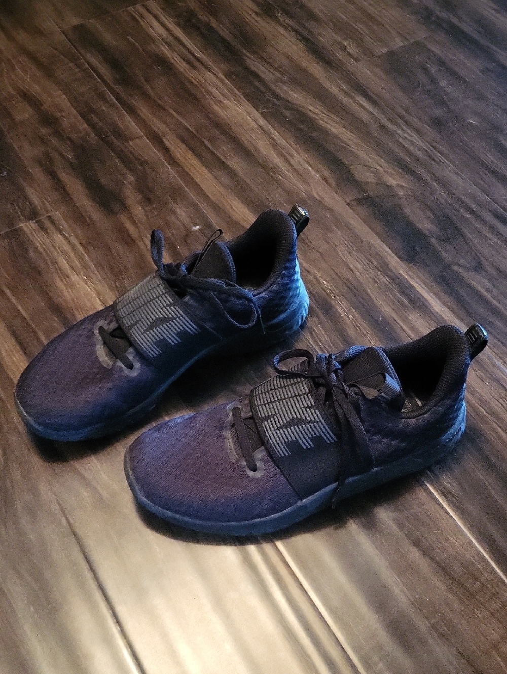 Nike Navy/Black Women's Athletic Lace-Up Sneakers